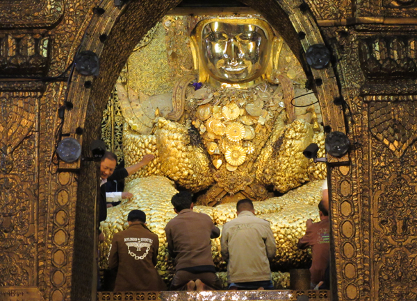 mandalay Mahamuni pagoda