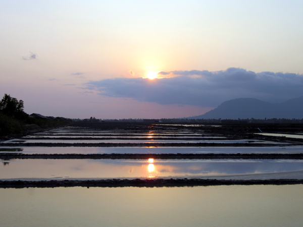 Coucher de soleil sur les marais salants de Kampot